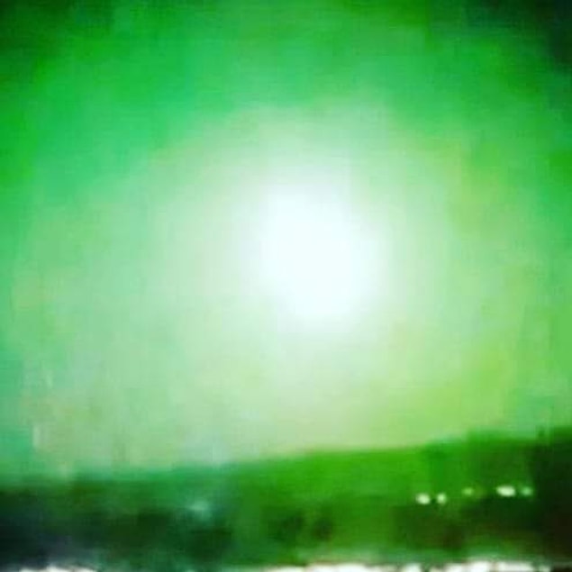 Müthiş bir ışık saçarak ortalığı gündüz gibi aydınlatan meteor atmosfere girdikten saniyeler sonra yanarak bilinmeyen bir noktaya düştü.