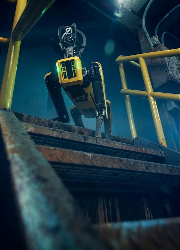 3. Майкл Перри, вице-президент по развитию бизнеса Boston Dynamics, считает, что совсем скоро люди перестанут видеть в роботах угрозу и с удовольствием начнут их применять в быту для облегчения собственной жизни.