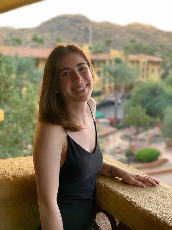 Это 25-летняя Лия Холланд из штата Кентукки, США, которая поразила весь ТикТок своей тату. Девушка давно хотела ее сделать и обдумывала эту идею более двух лет перед тем, как решилась.