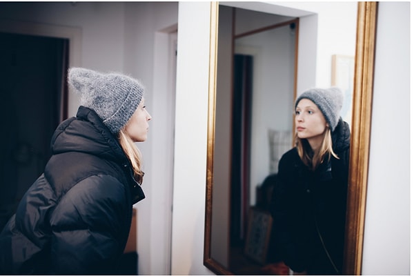 Посмотреть в зеркало, если забыл что-то дома