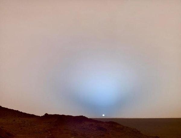 8. Belki Şeytan Sofrası'nda izlemek gibi değil ancak Mars'ta günbatımı böyle izleniyor.