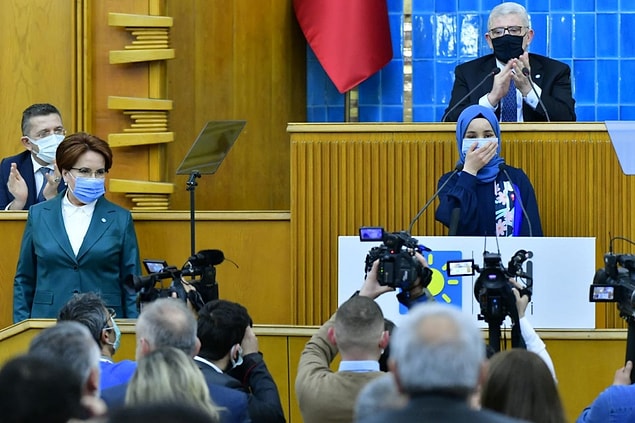 İYİ Parti Genel Başkanı Meral Akşener, geçtiğimiz günlerde İstanbul'da yaşayan Nursiman Abdurraşid isimli kadını Uygur Türkü kadını, TBMM Grup Toplantısı'nda Doğu Türkistan'da yaşananları anlatması için konuşma yapması için kürsüye çağırmıştı.
