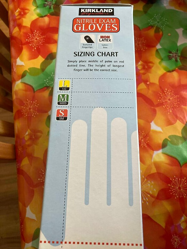 5. На этой упаковке для перчаток есть специальная мерка, чтобы определить свой размер.