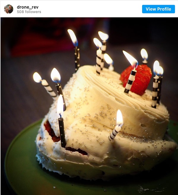 10. Отличный получился торт! Вот если бы он еще не превратился в руины до того, как именинник задул свечи :).