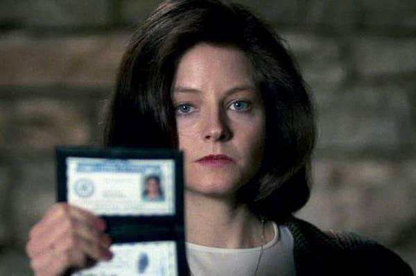 3. Kuzuların Sessizliği filmindeki ikonik rolü için Jodie Foster, karakterinin Clarice'in de katıldığı Virginia'daki FBI Akademisine kaydoldu.