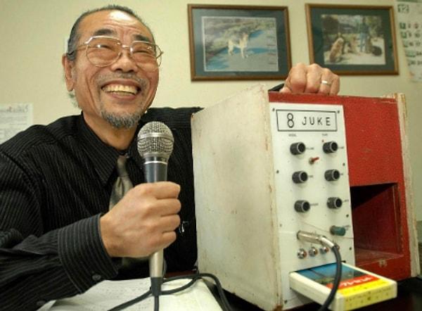 9. Karaokenin mucidi Daisuke Inoue, icat ettiği makinenin patentini almadı ve bunun sebebi 'dünyaya şarkı söylemeyi öğretmek' istemesiydi.