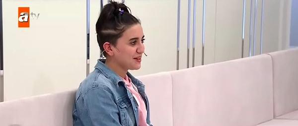 Daha önce 2 kere evden kaçan ve 4 ay önce yeniden evden ayrılan 19 yaşındaki kızı Zeynep'in bulunması için annesi Gürcinaz Hanım Esra Erol'a başvurmuştu.