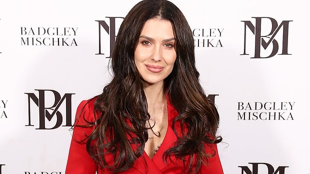 6 ay once anne olmustu unlu aktor alec baldwin in esi hilaria yine bebegi oldugunu duyurarak beyinleri yakti