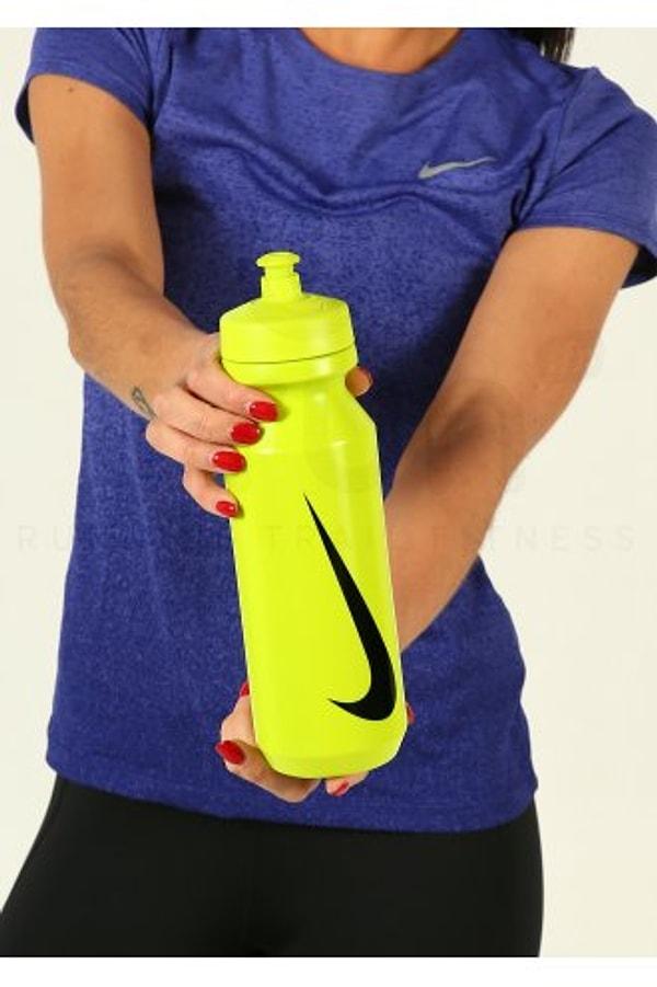 12. Spor yaparken ister suyunuzu ister destekleyici içeceklerinizi yanınızda taşıyabileceğiniz geniş ağızlı bir şişe.