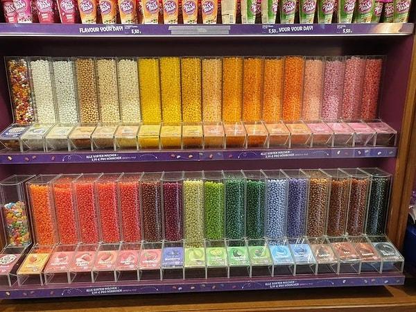14. Her renkte olan şekerlemeler.