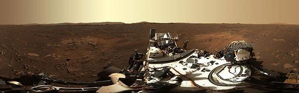 Yakın çekime ayarlanabilen Mastcam-Z ile çekilmiş Mars'ın ilk 360 derecelik panorama görüntü.