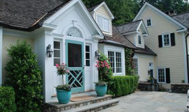 New York'taki Pound Ridge bölgesinde yer alan evin yedi yatak odası ve altı banyosu bulunuyor.