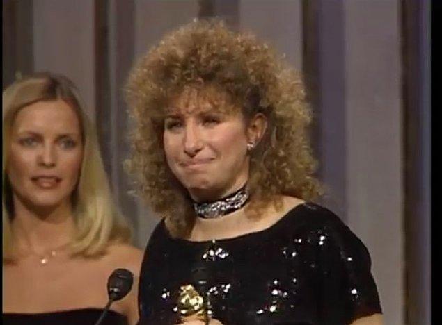 Bu ödül daha öncesinde ilk kez 'Yentl' filmiyle Barbra Streisand'e verilmişti. Streisand ise bu yıla kadar bu dalda ödül alan ilk ve tek kadın yönetmendi.