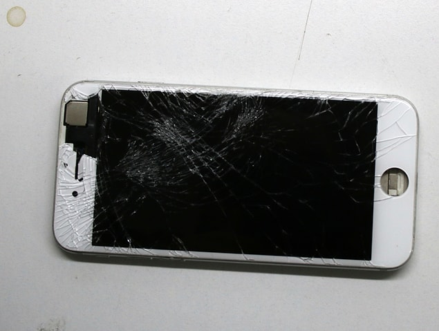 Telefonu kırdılar