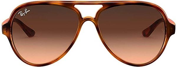 18. Ray-Ban marka erkek güneş gözlüğü en çok beğenilen modellerden biri. Modası da hiç geçmez.