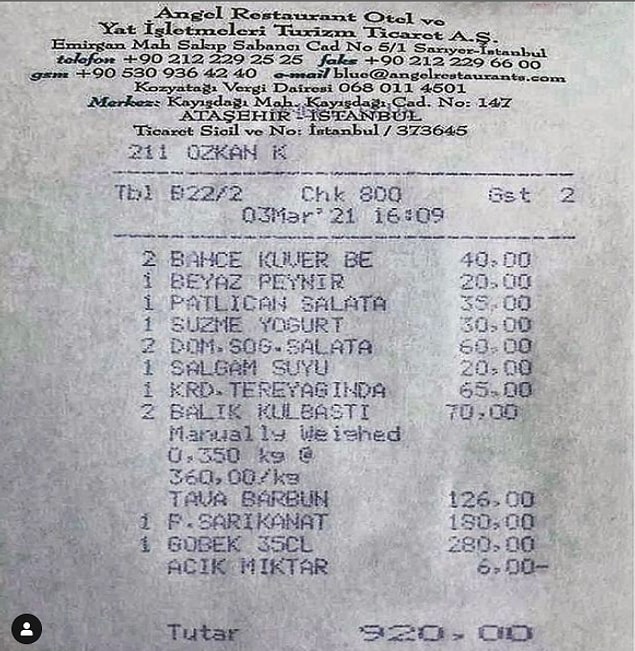 Bir de Boğaz'daki bu restoranın adisyonu var, ki şu an gündemde en çok konuşulan hesap bu. Beyaz peynirin 20 TL, iki domates salatasının 60 TL ve küverin kişi başı 20 TL olması en dikkat çekici kalemlerden.