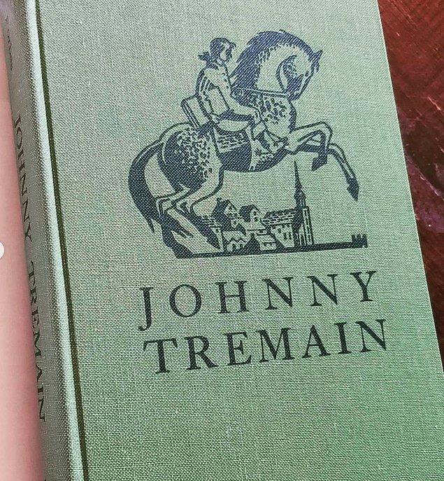 3. Gençliğinde en sevdiği kitabın Esther Forbes'un "Johny Tremain" kitabı olduğunu ve bunu en az 50 kez okuduğunu söylemiştir.