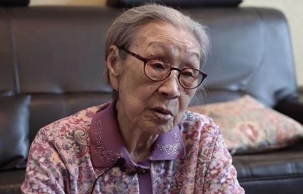 Kim 14 yaşına bastığında Japonya, Çin ile savaş halindeydi. Kendisi Japon yetkililer tarafından askere çağırıldı ve bir giysi fabrikasında çalışacağı ve eğer reddederse ailesinin zarar göreceğini söyledi.