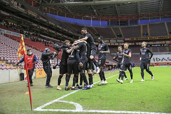 Sivasspor, kulüp tarihinde ilk kez Galatasaray deplasmanından puanla döndü.