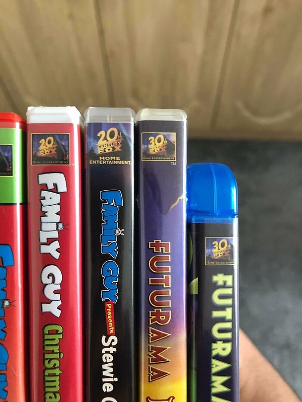 11. На коробках Футурамы изображено 30th Century Fox