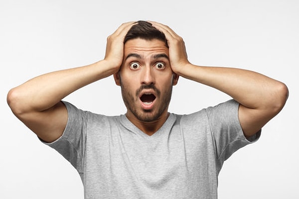 4. Причина, по которой следует обращаться к врачу, если эрекция длится более четырех часов, заключается в том, что длительный приапизм может привести к гангрене члена. Кровь поступает внутрь, дезоксигенирует, но не может уйти, поэтому свежая, насыщенная кислородом кровь не может поступить, заставляя ткани чернеть и погибать. Но не волнуйтесь! Это можно вылечить, используя большой шприц для откачивания застрявшей крови.