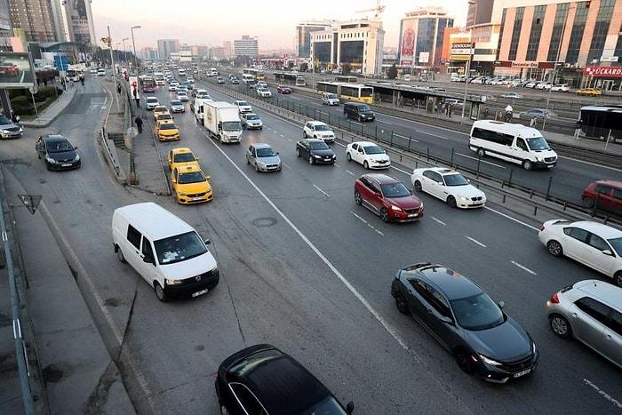 İstanbul'da Sokağa Çıkma Kısıtlamasının Sona Ermesiyle Trafik Yoğunluğu Arttı