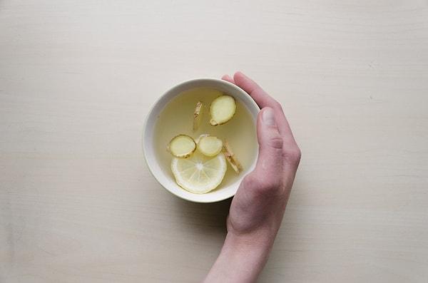 17. Polonyalılar da tıpkı bizler gibi sabahları çay içerler. Fakat bizden farklı olarak kahvaltılarda en çok tercih ettikleri çay limonlu çaydır.