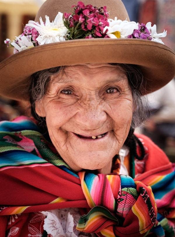 1. Peru'da konuşulan üç resmi dil vardır.