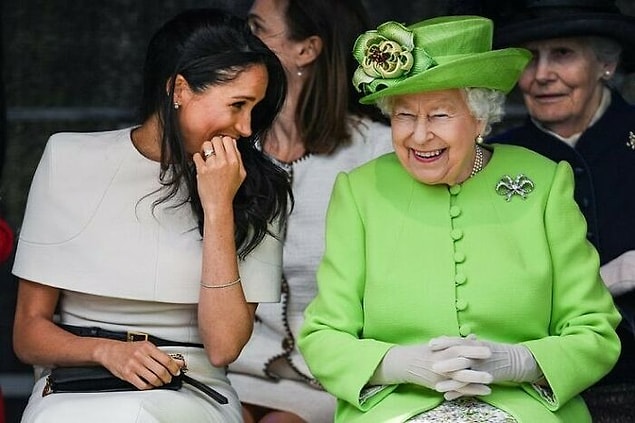 8. Meghan Kraliçe ile tanışmadan önce Harry reverans yapmayı bilip bilmediğini sormuş.