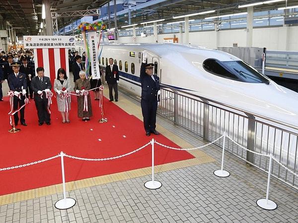 11. Japonya'nın Shinkansen yüksek hızlı demiryolu sistemi, 50 yıllık hizmet hayatında bir kere bile ölümcül bir kaza yaşamamıştır.