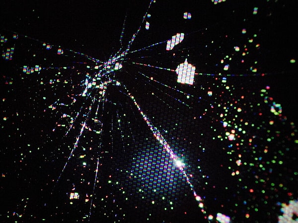 Миниатюрный город разбитого ЖК-экрана.