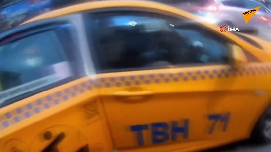 Emniyet Şeridinden Giderek Araçları Sollayan Motorcu, Taksiden İnen Müşterinin Kapısına Çarpınca Çılgına Döndü