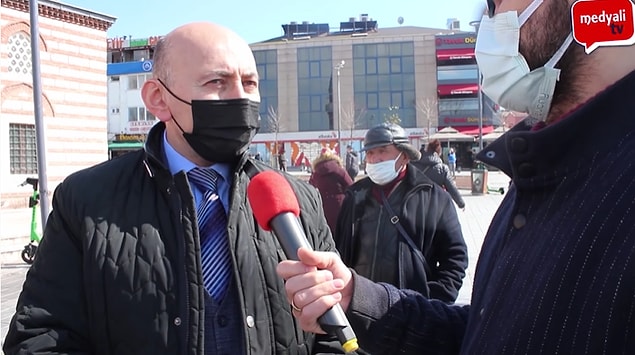medyali tv mikrofonu sokaktaki vatandaşa uzattı. O vatandaşlardan birisi Ak Parti yönetimini överken, 18 yaşındaki bir genç söz istedi.