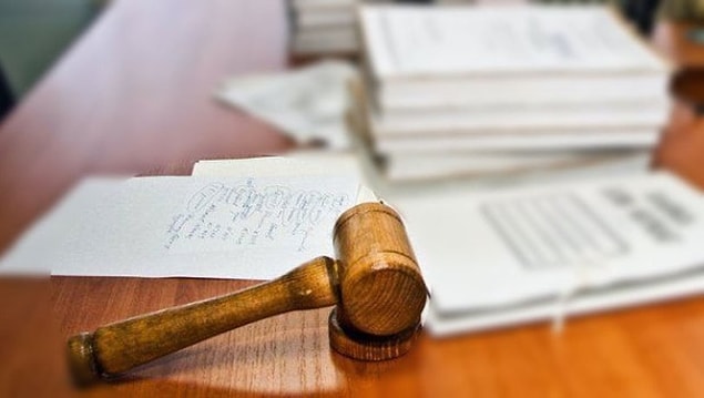 Defalarca uzaklaştırma kararı aldırdı