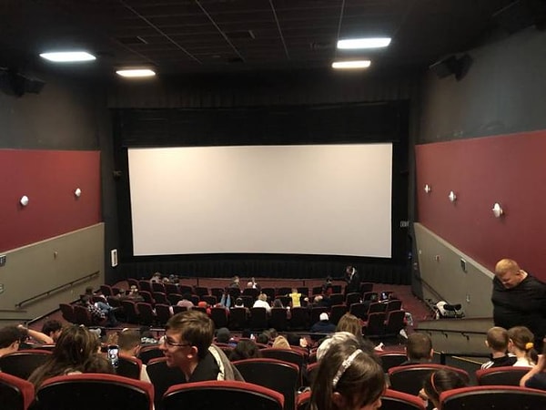 9. Кинотеатры в обычное время: