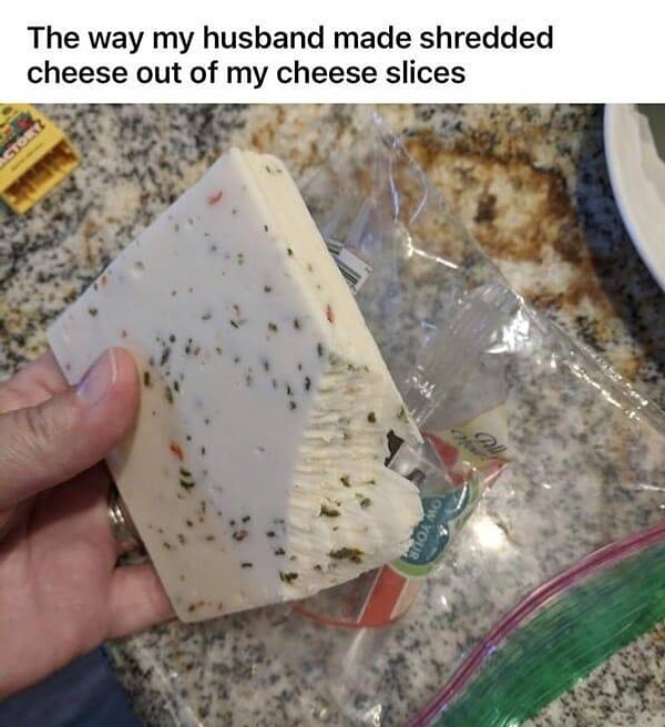 5. "Посмотрите, как мой бессовестный супруг потер мой сыр в нарезке".