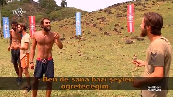 Survivor 2016'da ise gönüllüler takımındaki Zafer Mete, Semih Öztürk'ün boğazını sıktığı için diskalifiye edilmişti. Semih Öztürk de gönüllüler takımından ünlüler takımına geçmişti.