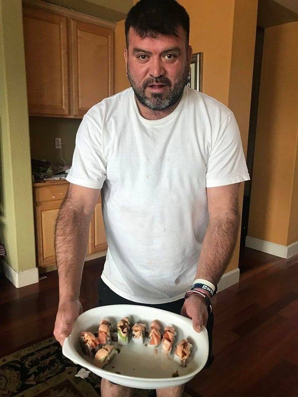 10. "Мой папа никогда не готовил суши сам, и это его первый опыт. Получилось очень достойно!"