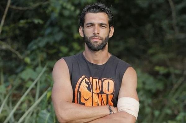 Yine Survivor 2018 All Star'da Gönüllüler takımında mücadele eden Melih Özkaya sakatlığı nedeniyle yarışmaya veda etmişti.