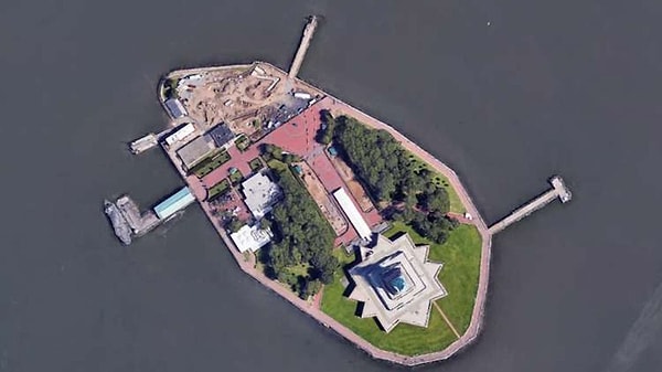 4. Сможете угадать эту легендарную статую?