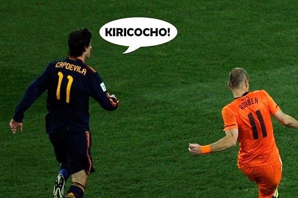 Peki 2010 Dünya Kupası finalinde Hollanda'nın kupaya uzanmasını engelleyen o pozisyonun arkasında 'Kiricocho' efsanesi mi var?