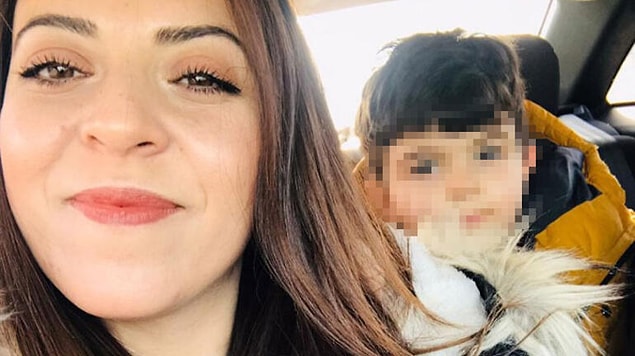 Bir anda yüzüne vurdu