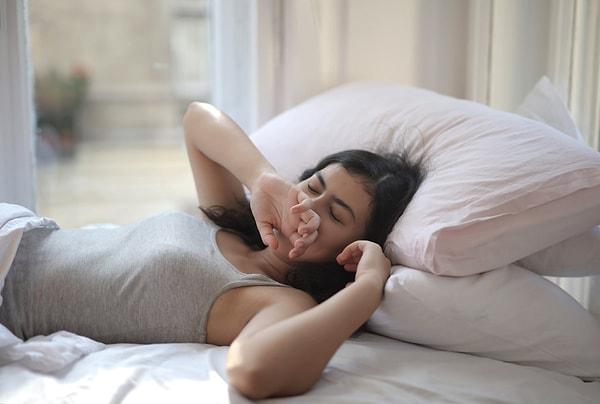 Başlarda ufak bir fobi olarak görülen uykudan korkma hastalığı, ilerleyen zamanlarda anksiyetenin yaşanmasına sebep olabiliyor.