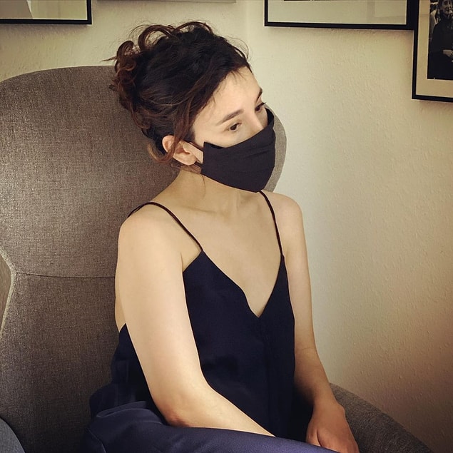 Herkes gibi o da maskeli bir fotoğrafını paylaşmış,