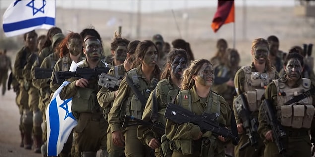 6. Museviler üniversiteye başlamadan önce kadınlar 2 yıl, erkekler 3 yıl askerlik eğitimi alırlar. Ancak Haredi tarikatına mensup kişiler hayatlarını ibadete adamak adına askere gitmezler.