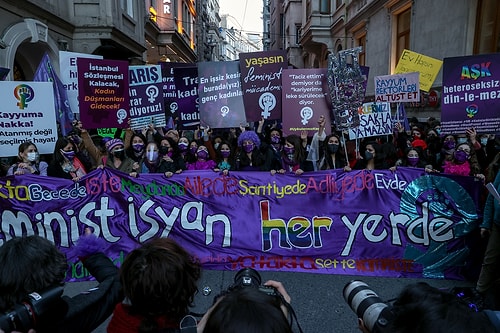 Feminist Gece Yürüyüşü'nden Dolayı Gözaltına Alınan Kadınlar Serbest