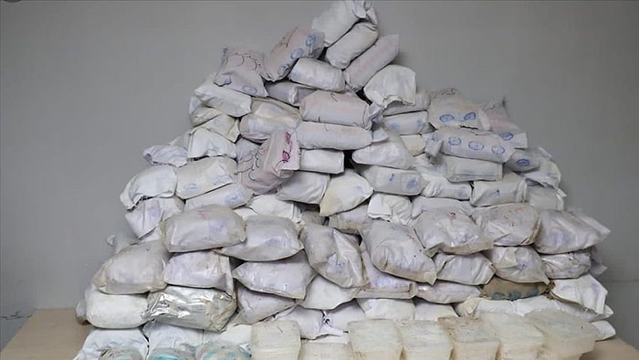 Bakan Soylu Duyurdu! Hakkari'de 482 Kilo Eroin, 65 Kilo Metamfetamin Ele Geçirildi