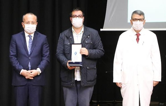 Üniversitede yılın doktoru seçildi