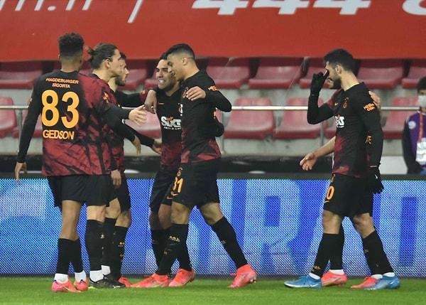 Geride bıraktığımız iki haftada beş puan kaybeden Galatasaray, Kayseri deplasmanında üç puanı 3-0'lık skorla aldı.