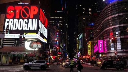 Reklam Savaşları Sürüyor: Times Meydanı'nda 'Gülen'i Durdurun' İlanı